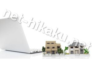 パソコンと住宅街の模型